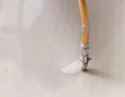 红星瓷砖空鼓维修公司专业解答在瓷砖铺贴过程中，如果使用的砂料过粗（如全部使用了粗砂），可能会导致以下问题